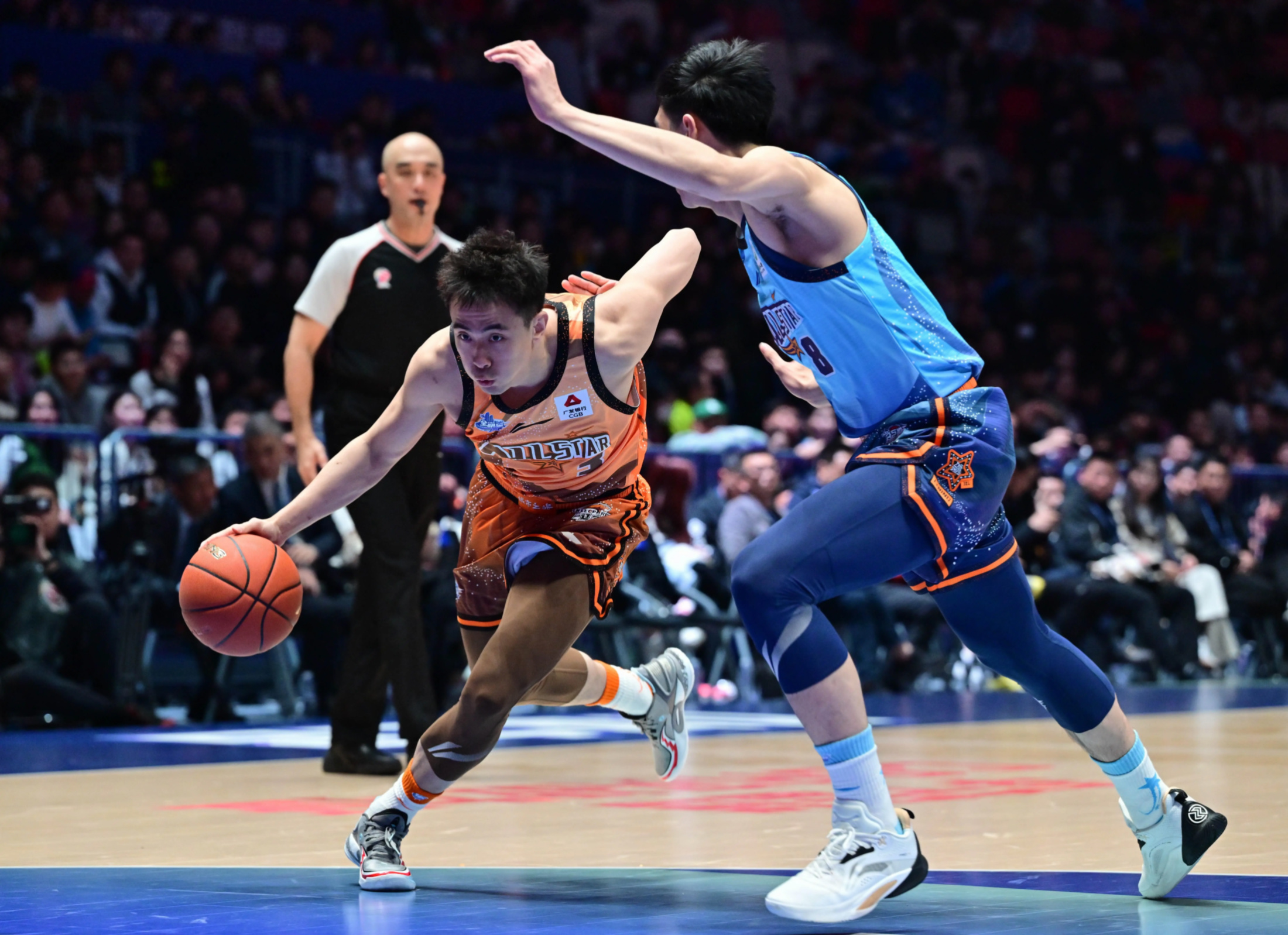 包含重磅！广厦男篮围绕法国杯官宣签约波特兰开拓者清晨主帅复盘，穆雷与30激战中国队分钟的词条