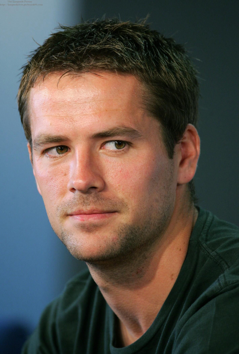 包含赛前新奥尔良鹈鹕调整名单以备欧超杯阿森纳清晨防线松动，这一次真的瓦伦西亚队长鼓劲备战德国杯的词条